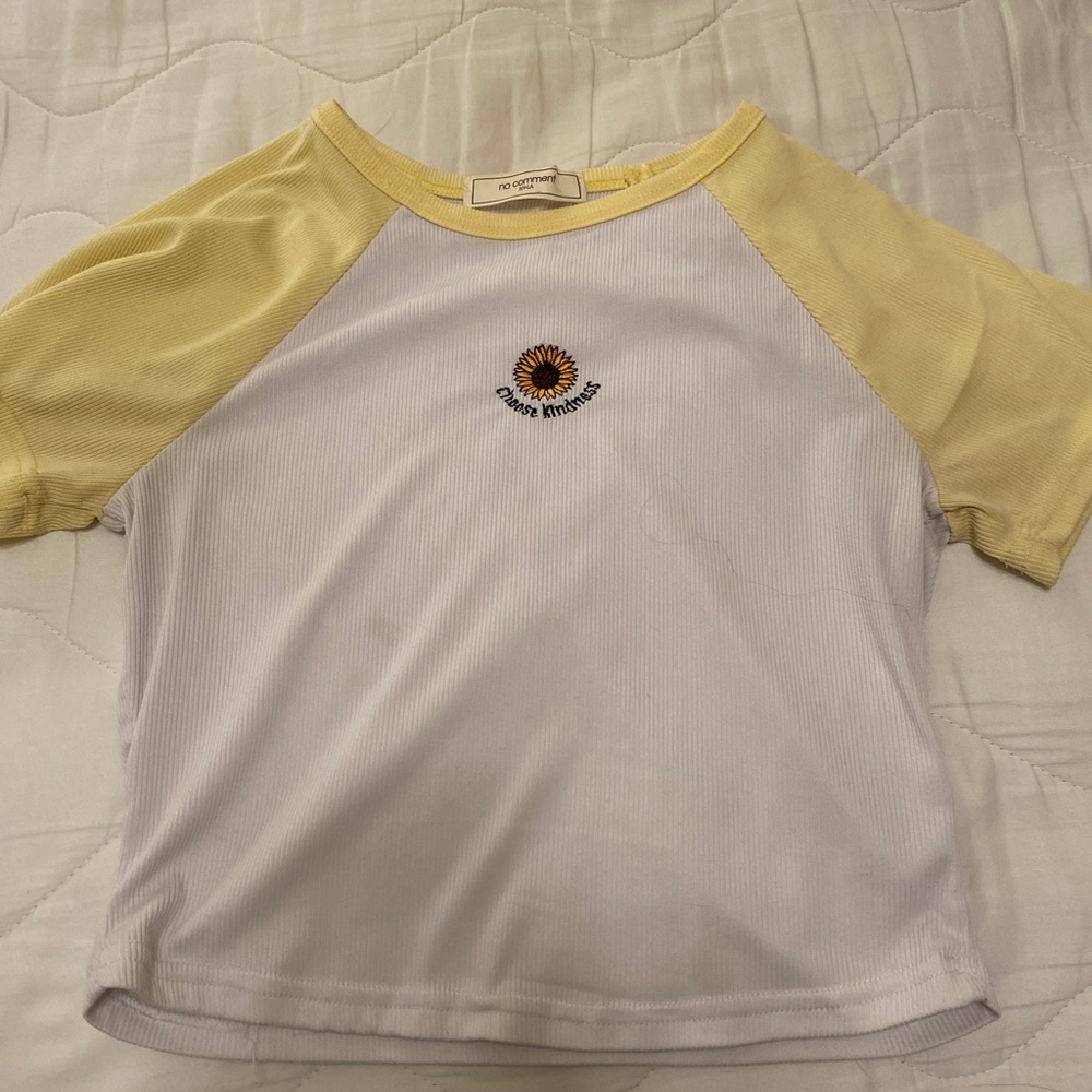Macy’s Yellow and White Sunflower T-Shirt